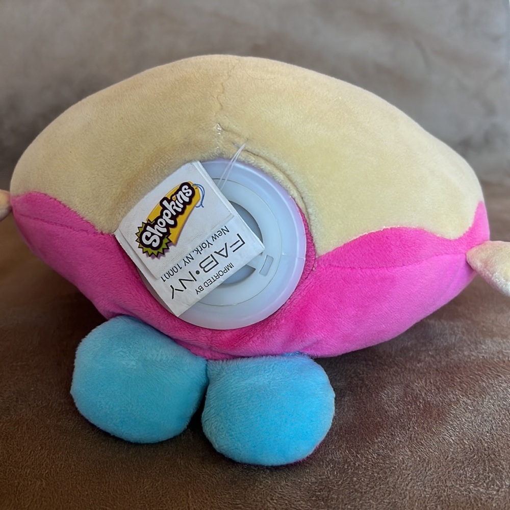 Shopkins *NWOT* Kids D'Lish Donut Plush Bank - Picture 4 of 9